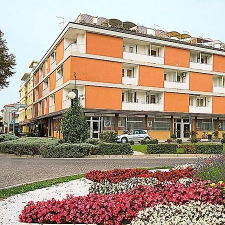 Apartmán With Lovely Terrace 200 M From The